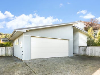 Your Entry into Aotea - Auction!