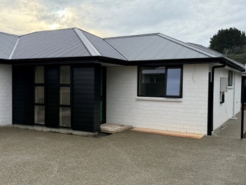 Quality townhouse in Waikiwi