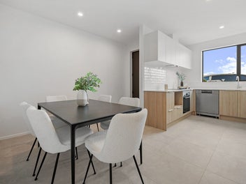 Light-Filled Corner Terrace - move in now