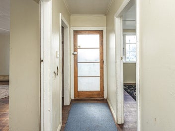 A 1950s Gem Ready for Your Vision!