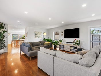 Spacious, modern family home: Perfect sanctuary