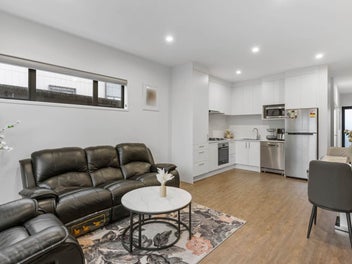 Prime Corner Home with Plenty of Parking – Tot...