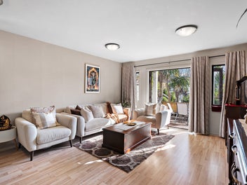 Sun-Filled 2 Bedroom Townhouse in Prime Location