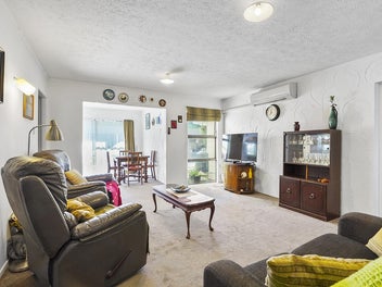 2-Bedroom Apartment with Pool, In Prime Location