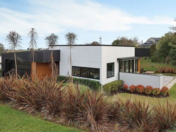 STUNNING HOME, SUPERB SETTING
