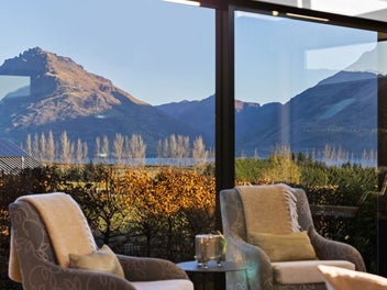 Jacks Point architectural retreat