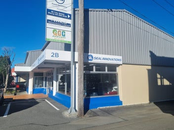 Image 1 of 6
