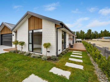 Style, quality and easy care in Alexandra