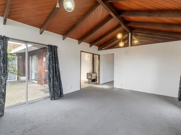 'AS IS' AUCTION - 3 bed, 2 living,+ dining