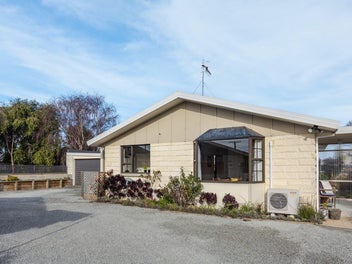 SUN-DRENCHED EASYCARE LIVING