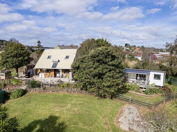 Lifestyle Opportunity in the Suburbs