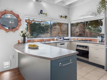 Lifestyle Opportunity in the Suburbs