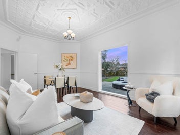 Delightful Freehold Villa