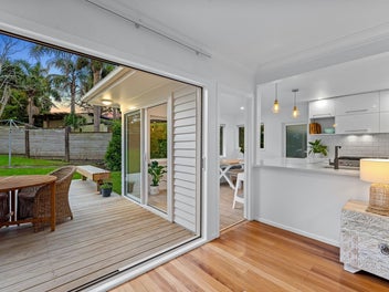Beautifully Renovated Double-Glazed Darling!
