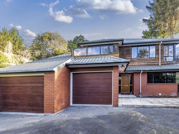 Peace and privacy in beautiful Gunns Crescent