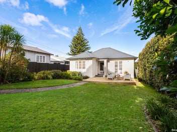 Live In, Land-bank or Build on 728m²