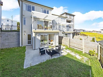 Standalone. Freehold. Stunning Views.