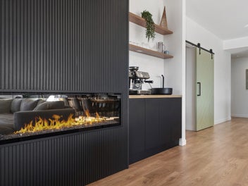Architectural brilliance with guest accommodation