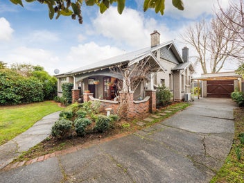 STRIKING CENTRAL CHARM