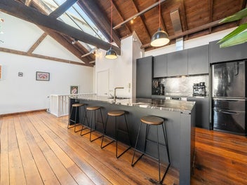 LOFT-STYLE LIVING - CITY FRINGE