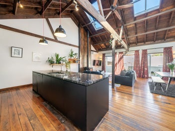 LITTLE GEM ON LITTLE GEORGE