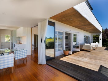 Stylish 1950s Gem with Award-Winning Addition