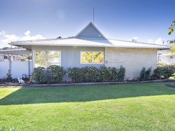 Renovated 2 Bedroom Unit, Simply Beautiful