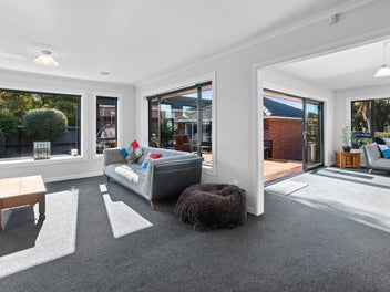 Space, Schools and 971m2