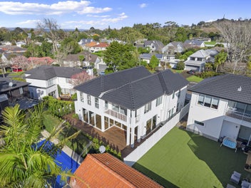 Modern & Sophisticated - A Luxury Home