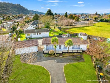 A Smart Start: 2 Bathrooms And A Double Garage!!