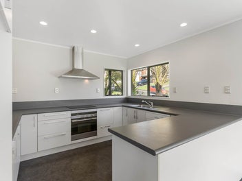 Top Location on Glen Eden-Oratia Border