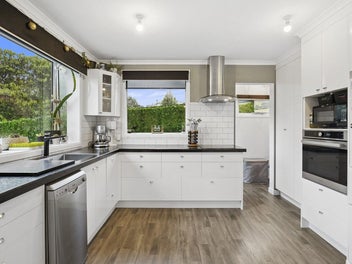 Easy Living, Lovely Garden, Great Location