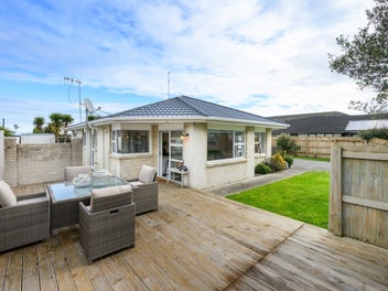 Private, low-maintenance & move-in ready!