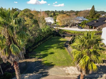 Your Blank Canvas in the Heart of Riverhead!
