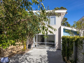 Modern Comfort in the Heart of Ngaio!