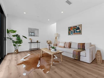 Freestanding Home with Parkside Views!