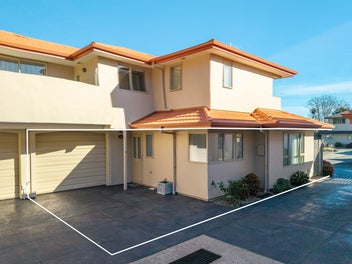 Modern 2-Bedroom, 2-Ensuite