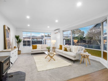 Renovated 4-Bed Home Near Northlands!