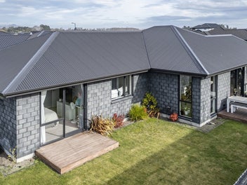 Effortless Elegance, Fantastic School Zoning!