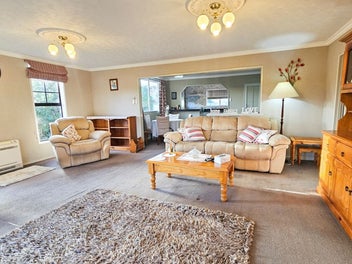 Comfort & Character in the Heart of Riverton