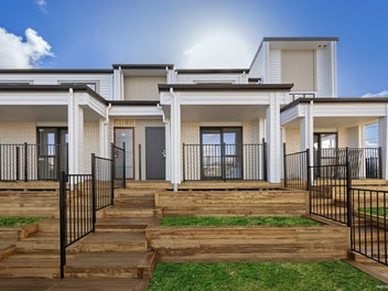 Elegant & Modern Terraced Home in Auranga, Karaka