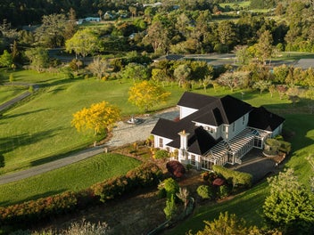 Exquisite Contemporary Estate in Wainui