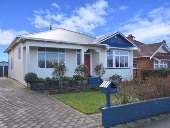 Lovely Spacious Home - Sun Catcher!