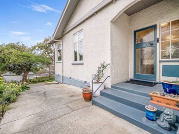 Charming. Characterful with a Sea View