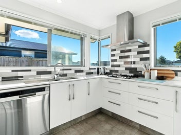 Modern Family Home - Coastal Close