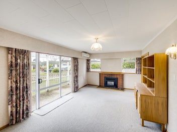 Original pearl, prime location. Make a move!