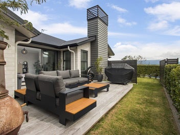 Showstopper Home, Serious Seller