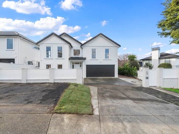 Refined Living Moments From Cornwall Park