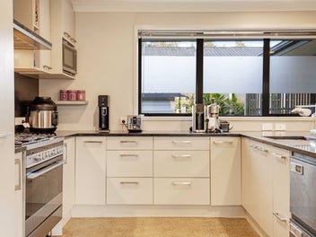 Fabulous Single Level 3-bed Family Home