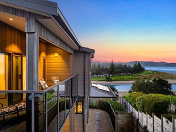 Sea views, sophistication, simplicity